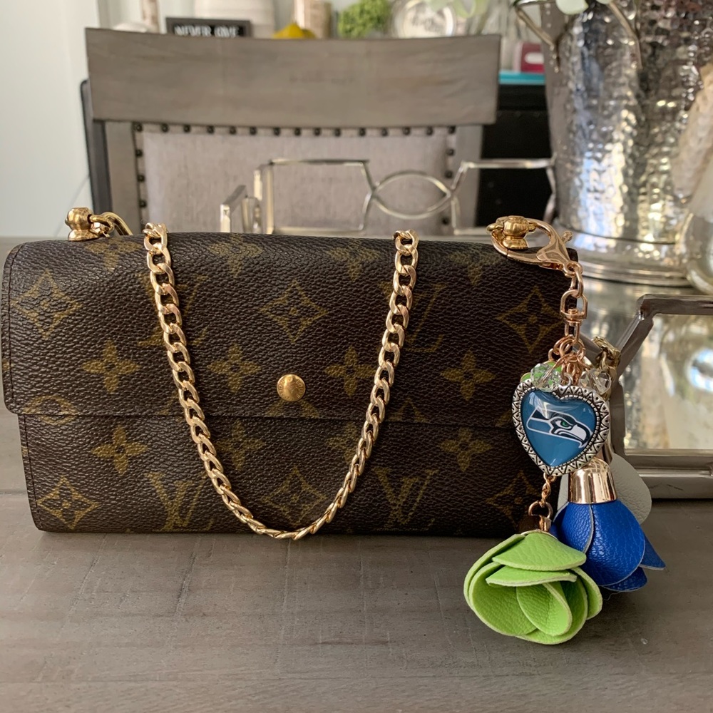 Louis Vuitton Seattle Seahawks crossbody w/ authen